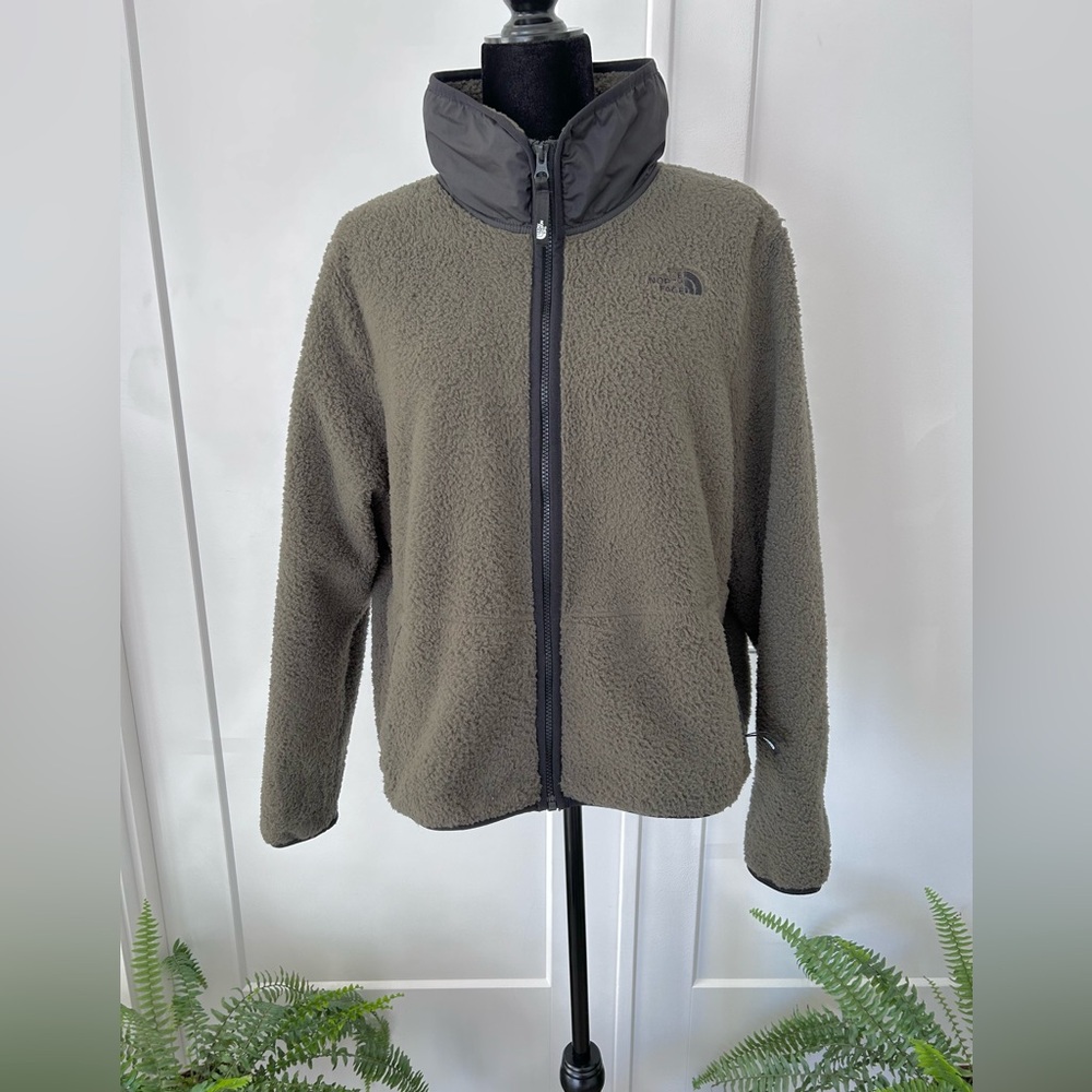 The North Face women’s Sweater Jacket size XL Teddy Style